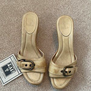 WOMEN'S FRYE BUCKLE SLIDE SANDAL 7.5 NWT TAN